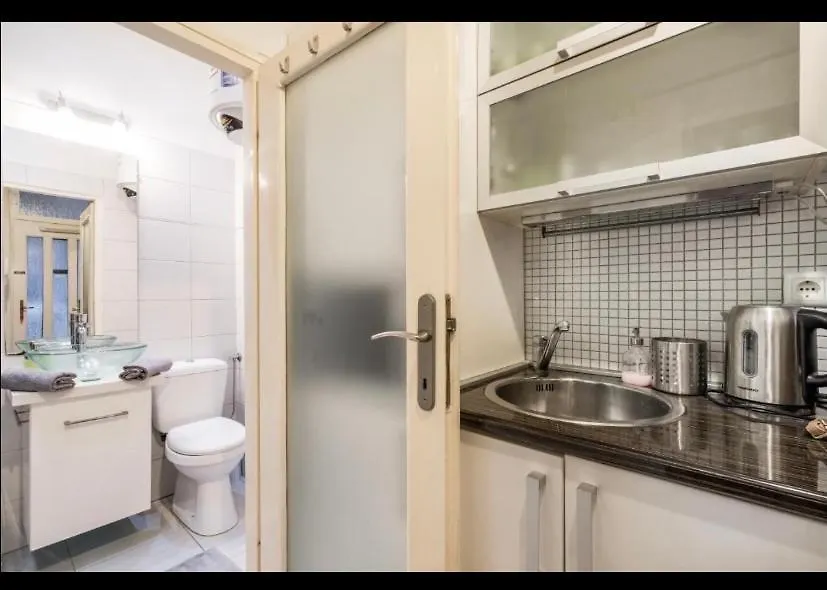 Center Studio With Sauna And Patio Apartamento Budapest Hungría